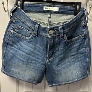 Levi’s Womens size 4 shorts